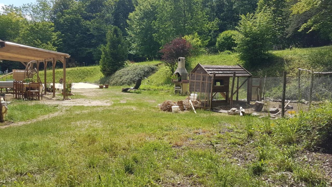 Sougeres-en-Puisaye Lovely 2-Bed Shepherds Hut In A Forest מראה חיצוני תמונה