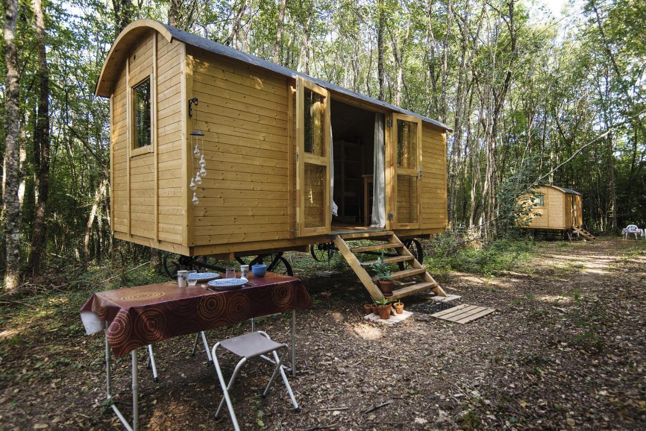 Sougeres-en-Puisaye Lovely 2-Bed Shepherds Hut In A Forest מראה חיצוני תמונה